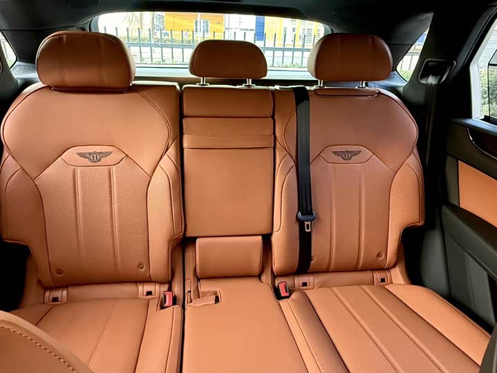 Фото 11 - Bentley Bentayga