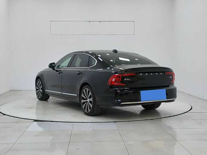 Фото 4 - Volvo S90