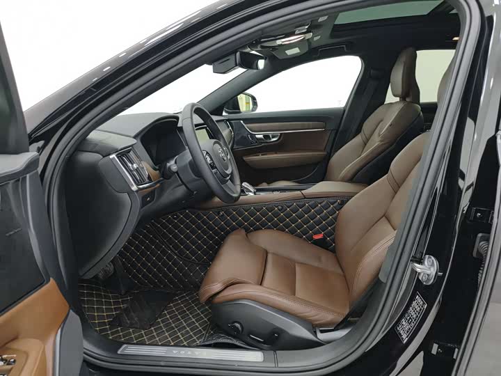 Фото 9 - Volvo S90