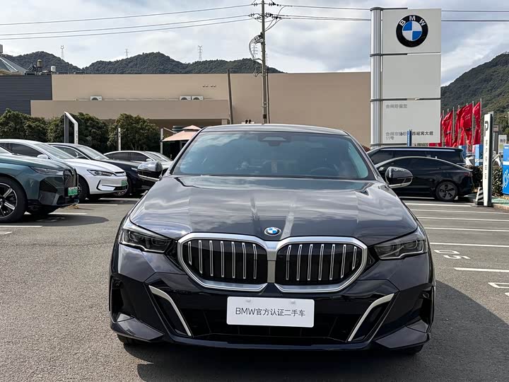 Фото 2 - BMW 5 Series