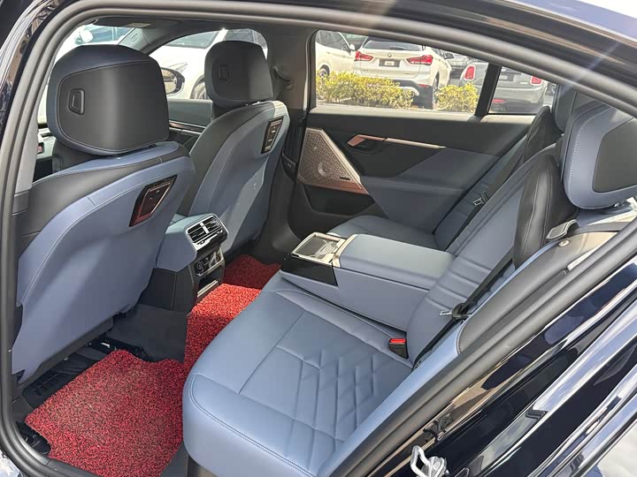 Фото 6 - BMW 5 Series