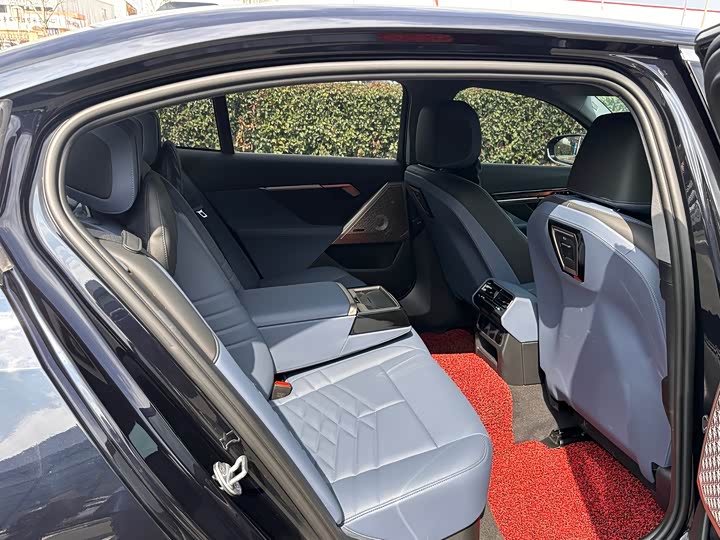 Фото 9 - BMW 5 Series