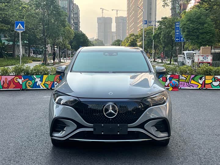 Photo 2 - Mercedes-Benz EQE SUV