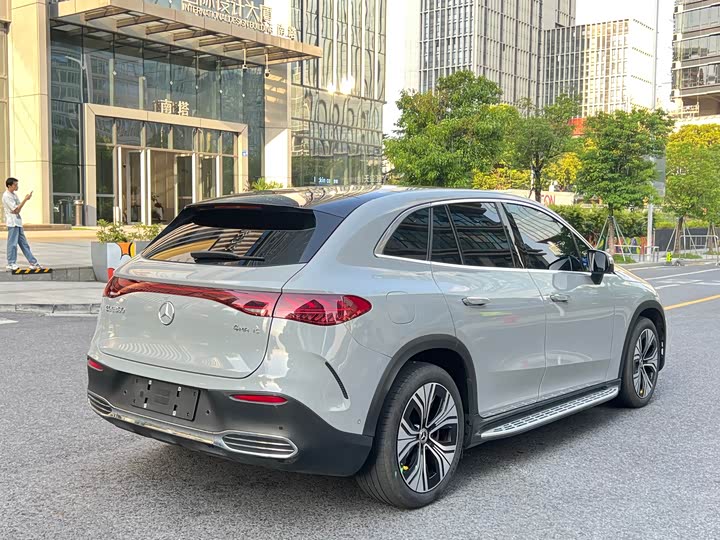 Photo 4 - Mercedes-Benz EQE SUV