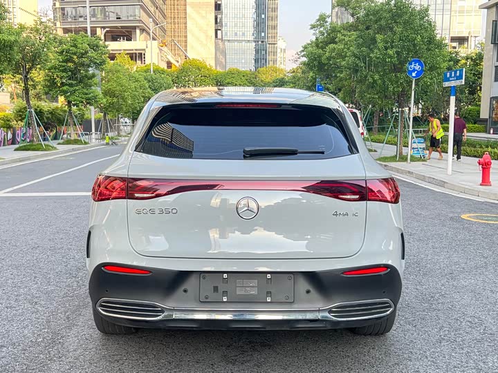 Photo 5 - Mercedes-Benz EQE SUV