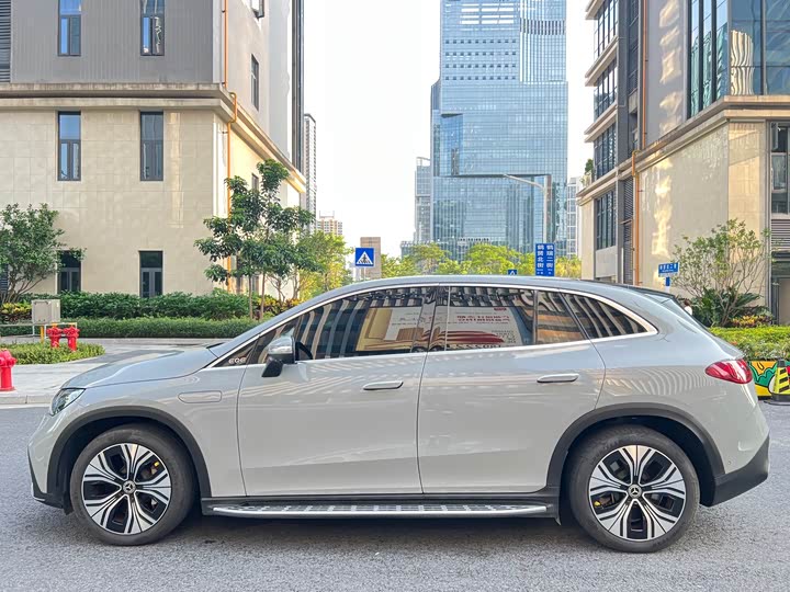 Photo 7 - Mercedes-Benz EQE SUV