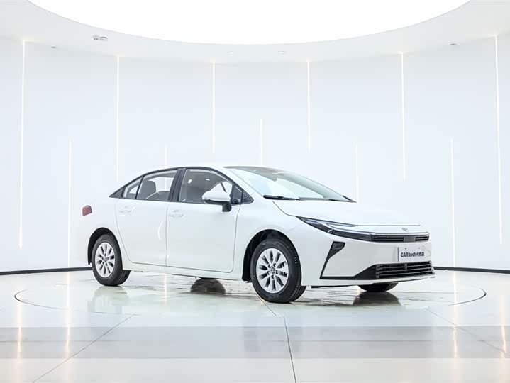 Фото 2 - Toyota Corolla