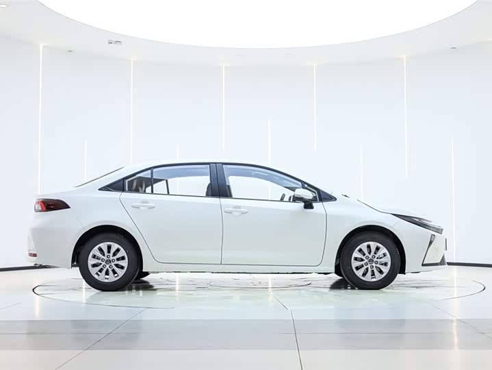 Фото 4 - Toyota Corolla