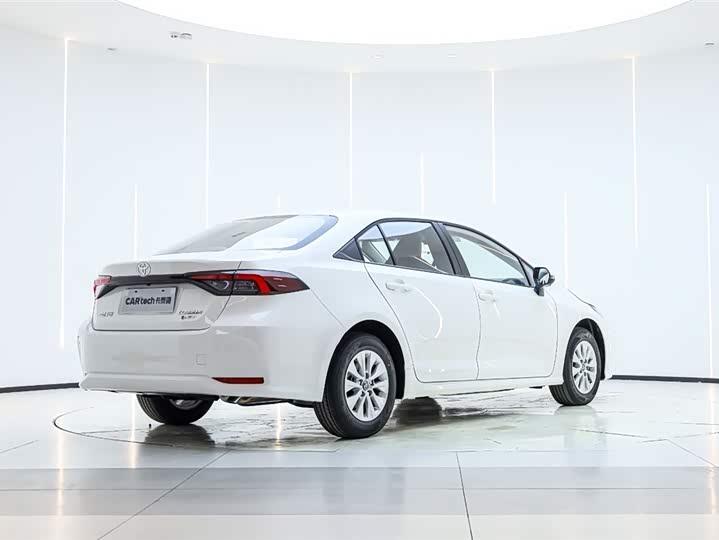 Фото 5 - Toyota Corolla