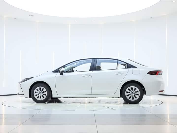 Фото 8 - Toyota Corolla