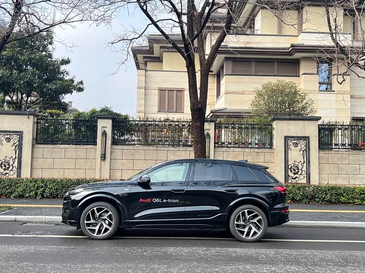 Photo 3 - Audi Q6L e-tron