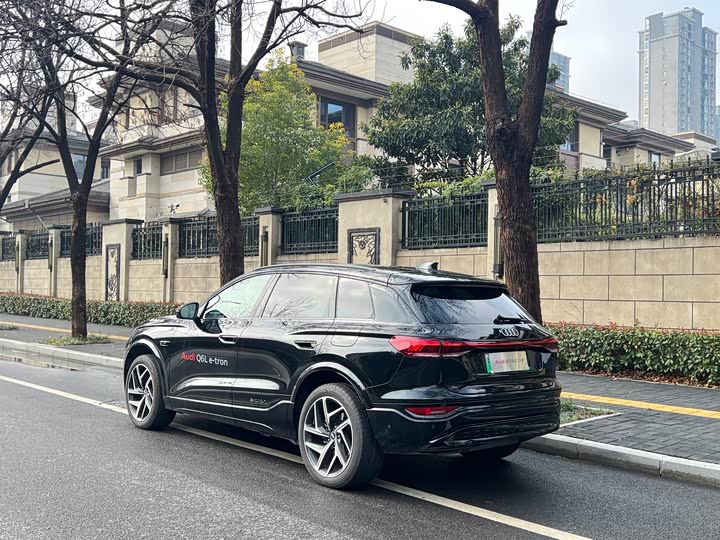 Photo 5 - Audi Q6L e-tron