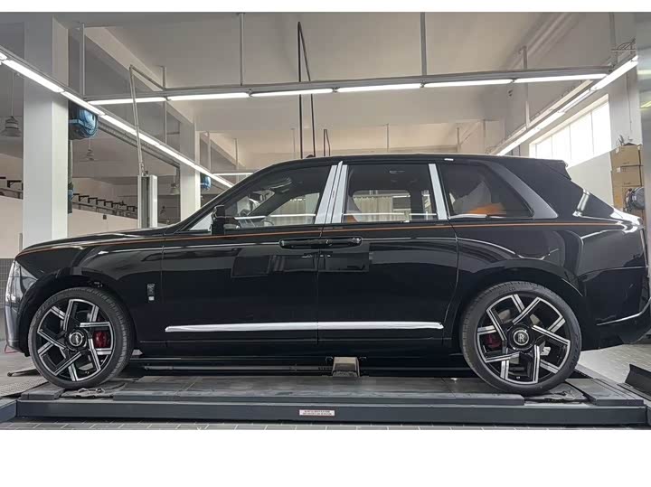 Фото 3 - Rolls-Royce Cullinan