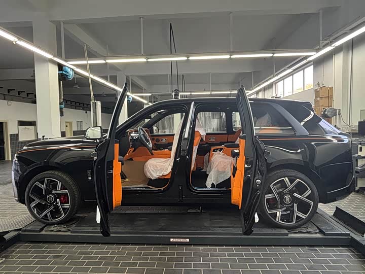 Фото 4 - Rolls-Royce Cullinan