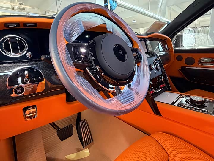 Фото 5 - Rolls-Royce Cullinan