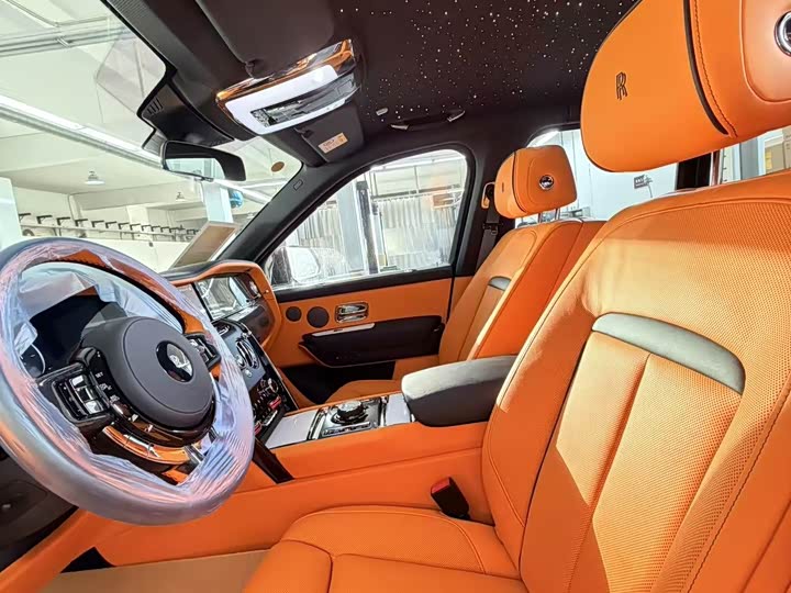 Фото 6 - Rolls-Royce Cullinan