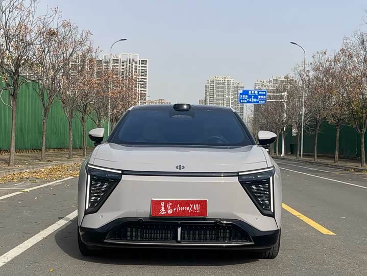 Фото 2 - HiPhi Y