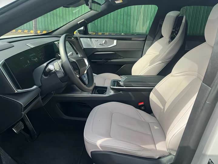 Фото 9 - HiPhi Y