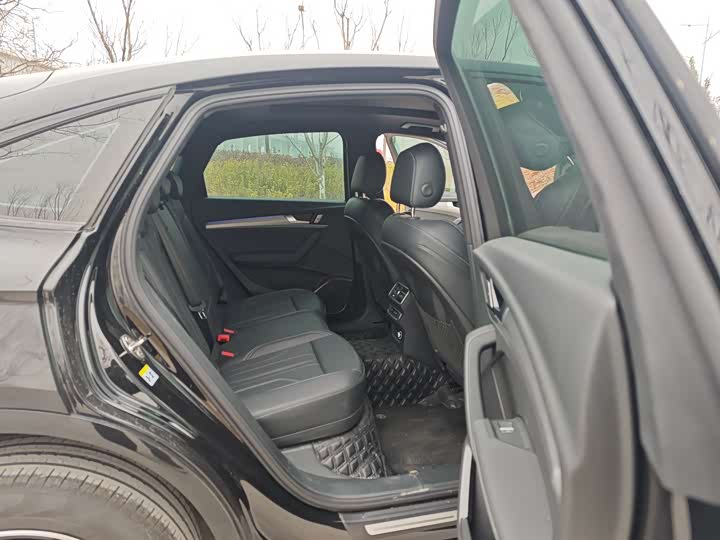 Фото 9 - Audi Q5L Sportback