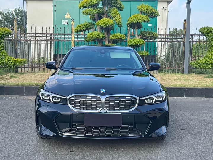 Photo 2 - BMW 3 Series