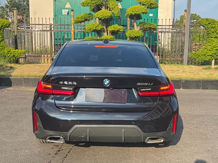 Photo 4 - BMW 3 Series