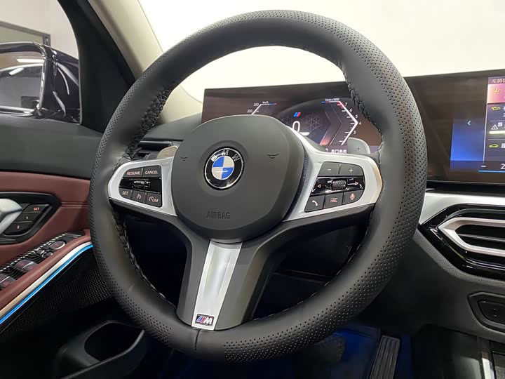 Photo 8 - BMW 3 Series