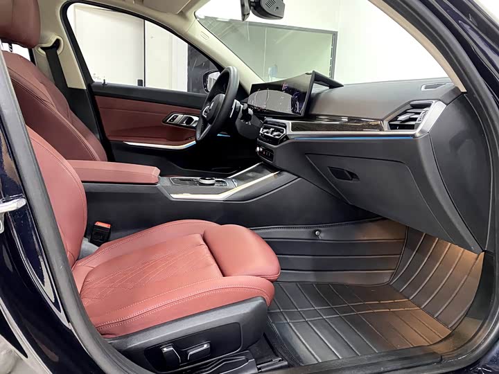 Photo 9 - BMW 3 Series