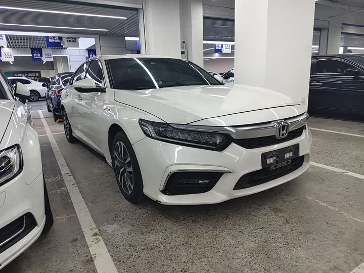 Фото 2 - Honda Inspire