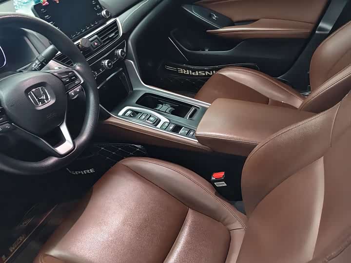 Фото 4 - Honda Inspire