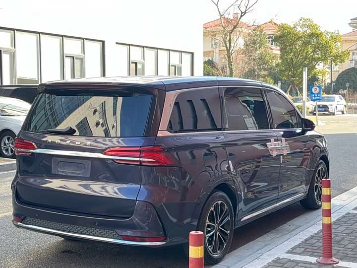 Фото 6 - Roewe iMax 8