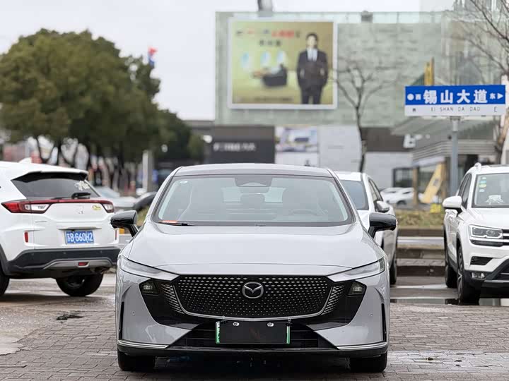 Photo 2 - Mazda EZ-6