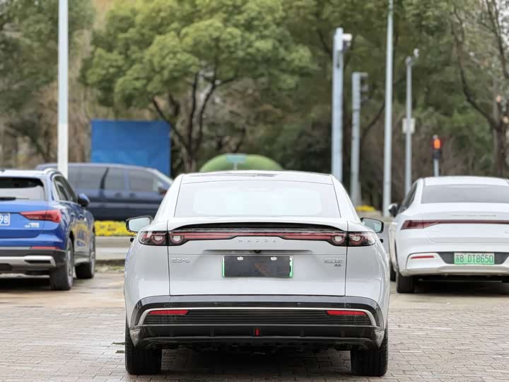 Photo 3 - Mazda EZ-6