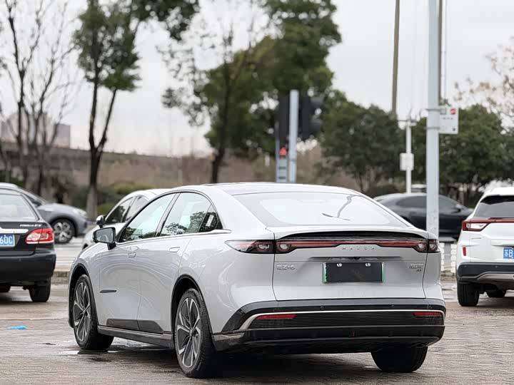 Photo 4 - Mazda EZ-6