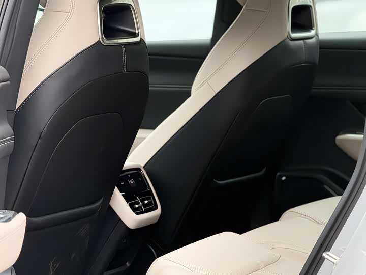 Photo 6 - Mazda EZ-6