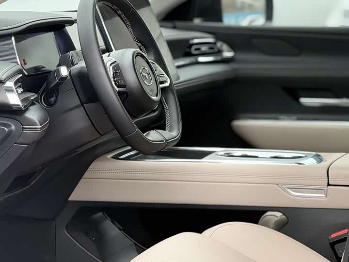 Photo 7 - Mazda EZ-6