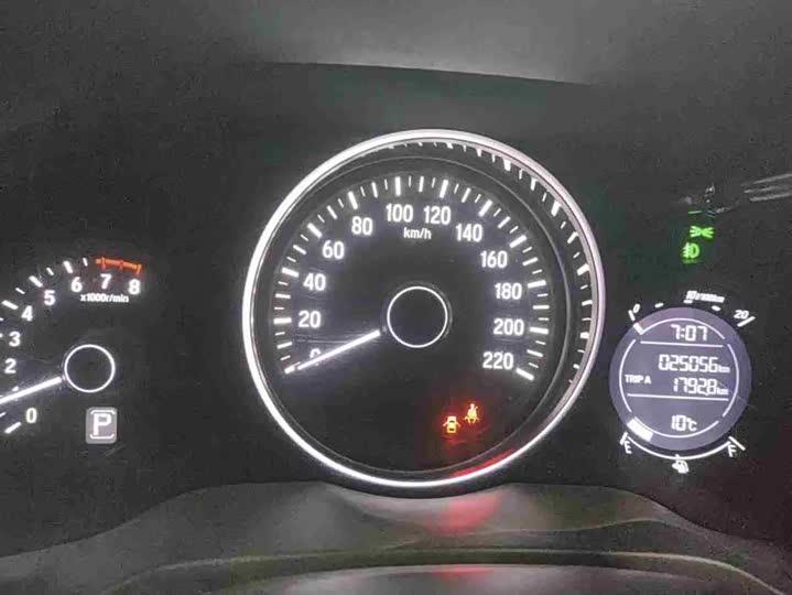 Фото 8 - Honda Vezel