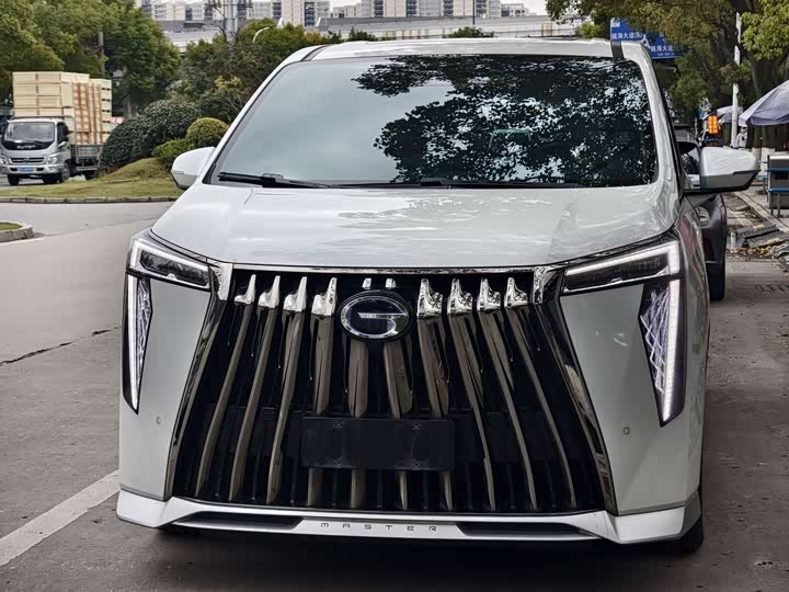 Фото 2 - GAC Trumpchi M8