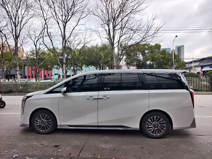 Фото 3 - GAC Trumpchi M8