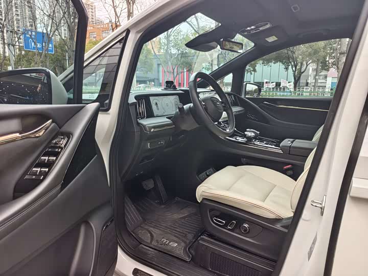 Фото 6 - GAC Trumpchi M8