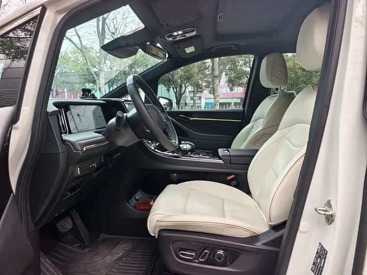 Фото 7 - GAC Trumpchi M8