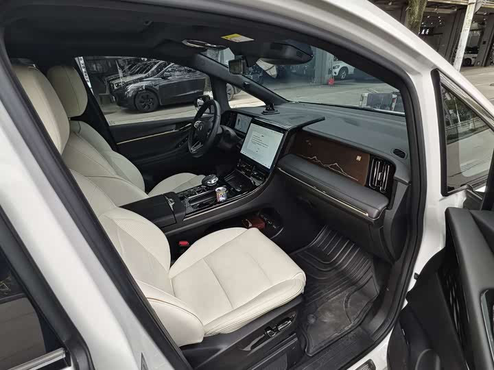 Фото 9 - GAC Trumpchi M8