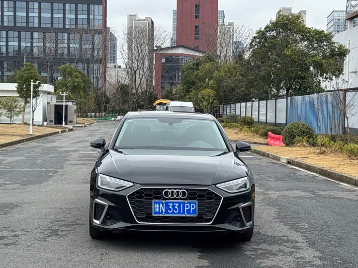 Фото 2 - Audi A4L