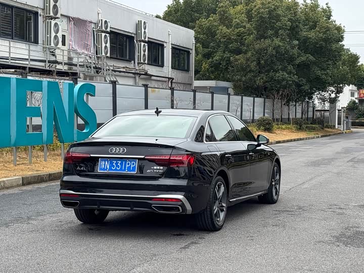 Фото 4 - Audi A4L