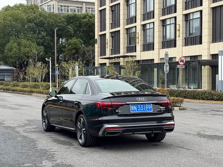 Фото 5 - Audi A4L