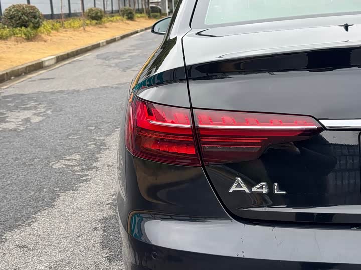 Фото 7 - Audi A4L