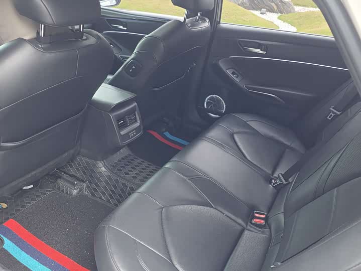 Фото 9 - Toyota Avalon