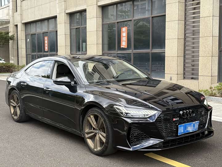 Фото 2 - Audi A7L