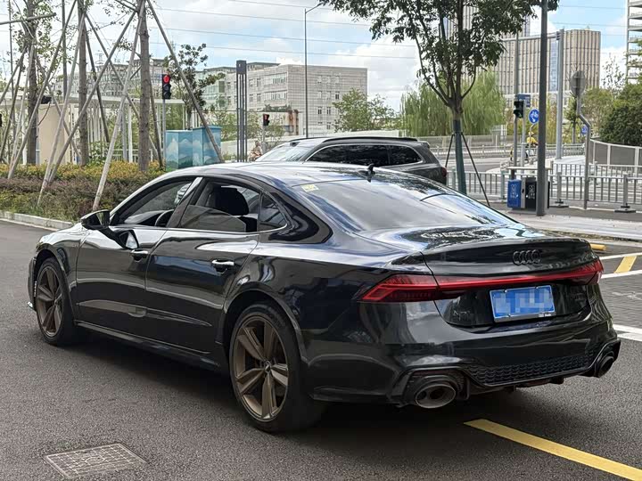 Фото 6 - Audi A7L