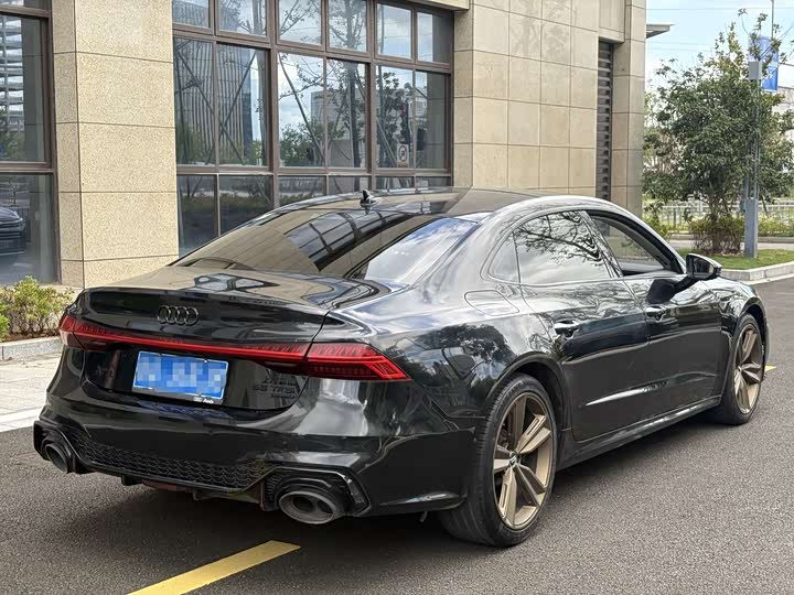 Фото 7 - Audi A7L