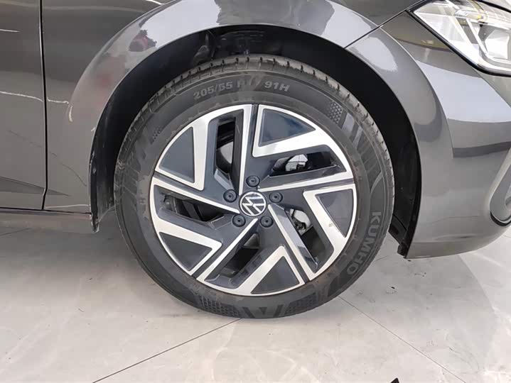 Photo 6 - Volkswagen Sagitar L